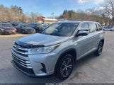 Toyota Highlander Le 5TDZARFH6KS042775 снимка