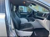 Toyota Highlander Le 5TDZARFH6KS042775 снимка