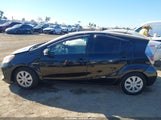 Toyota Prius C Two JTDKDTB37D1530021 снимка