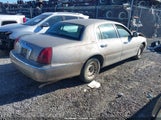 Lincoln Town Car Executive 1LNHM81W0YY843794 снимка