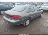 Ford Escort Fleet 3FAFP13P82R140942 снимка