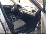 Volkswagen Passat 2.5L Wolfsburg Edition 1VWAH7A30DC142221 photo