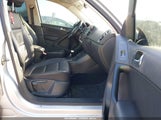 Volkswagen Tiguan Wolfsburg Edition WVGBV7AX5AW515228 снимка