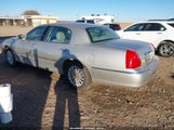 Lincoln Town Car Signature 1LNHM82W03Y671774 fotografie