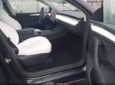 Tesla Model Y Long Range Dual Motor All-Wheel Drive 7SAYGDEE6RF044581 снимка
