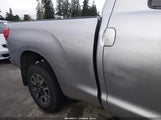 Toyota Tundra Grade 5.7L V8 5TFUY5F16CX246330 fotografie