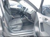 Volkswagen Tiguan S WVGAV7AX5CW002205 снимка