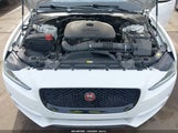 Jaguar Xe SAJAE4BG8HA965025 fotografie