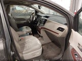 Toyota Sienna Xle V6 8 Passenger 5TDYK3DC0DS320358 photo