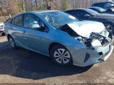Toyota Prius Three JTDKARFU3J3067521 снимка