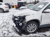 Volkswagen Tiguan Limited 2.0T WVGBV7AX7JK000965 снимка