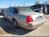 Lincoln Town Car Signature 1LNHM81WX7Y639308 снимка
