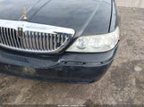 Lincoln Town Car Signature Limited 2LNHM82VX8X641096 снимка
