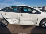 Toyota Prius Two Eco JTDKARFUXG3007423 снимка