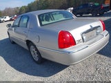 Lincoln Town Car Signature 1LNHM81V56Y624527 снимка
