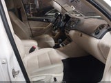 Volkswagen Tiguan Se WVGBV7AX3DW547986 photo