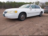 Lincoln Town Car Executive 1LNFM81W2WY639535 снимка