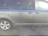 Toyota Sienna Le V6 5TDKK3DC3BS105270 снимка
