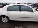 Lincoln Town Car Signature 1LNHM81W57Y637952 fotografie