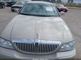 Lincoln Town Car Signature Limited 2LNHM82V28X634207 photo