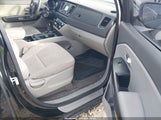 Kia Sedona L KNDMA5C14G6180672 снимка