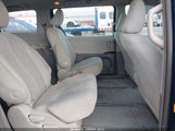 Toyota Sienna Base 7 Passenger 5TDKA3DC7CS009940 снимка