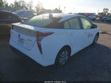 Toyota Prius Three JTDKARFU0J3060235 снимка