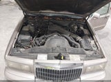 Lincoln Town Car Signature/Spinnaker 1LNLM82W6SY720727 снимка