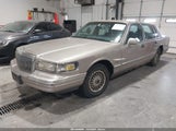 Lincoln Town Car Signature/Spinnaker 1LNLM82W6SY720727 снимка