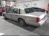 Lincoln Town Car Signature/Spinnaker 1LNLM82W6SY720727 photo