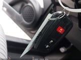 Toyota Prius Two Eco JTDKARFU6J3554468 снимка