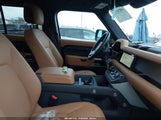 Land Rover Defender 110 P300 SALEJ7EX8R2345255 fotografie