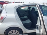 Toyota Prius C Two JTDKDTB3XD1553339 снимка