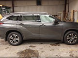 Toyota Highlander Xle 5TDGZRBH0NS247423 fotografie