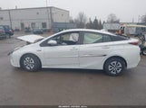 Toyota Prius Two JTDKBRFU3J3065541 снимка