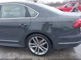 Volkswagen Passat 1.8T R-Line 1VWDT7A31HC070480 fotografie
