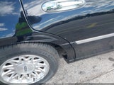 Lincoln Town Car Signature 1LNFM82W4WY732328 photo