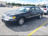 Lincoln Town Car Signature 1LNFM82W4WY732328 photo