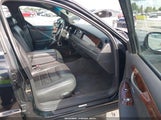 Lincoln Town Car Signature 1LNFM82W4WY732328 photo