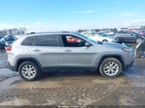 Jeep Cherokee Latitude 1C4PJMCB6FW523609 fotografie