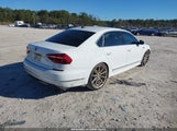 Volkswagen Passat 1.8T R-Line 1VWDT7A3XHC058179 снимка