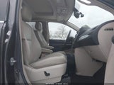 Chrysler Town & Country Touring-L Anniversary Edition 2C4RC1CG1GR188671 снимка