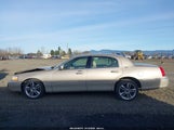 Lincoln Town Car Signature Limited 1LNHM82W07Y636920 снимка