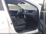Toyota Rav4 Le JTMZFREV9JJ747199 снимка