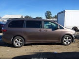 Toyota Sienna Le 8 Passenger 5TDKZ3DC3JS931191 снимка