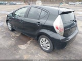 Toyota Prius C Two JTDKDTB39D1556135 снимка