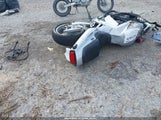 Suzuki Gsx-R750 W JS1GR7BA3S2102560 снимка