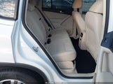 Volkswagen Tiguan S WVGBV7AX9GW546054 photo