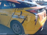 Toyota Prius Two JTDKBRFU4J3590401 снимка