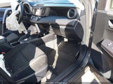 Toyota Rav4 Xle JTMRFREV2JJ179555 снимка